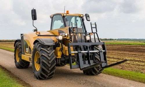 Teleskopinis krautuvas CAT TH 408D nuoma Vilniuje